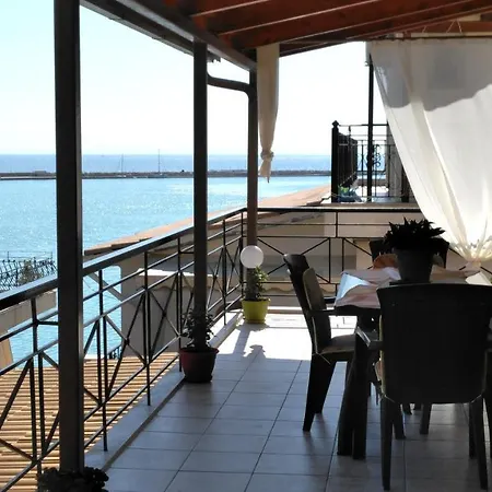 Apartment Port View *